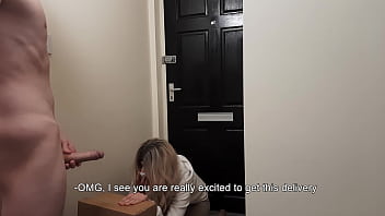 Молодая лесбиянка обнажается перед блондинкой с видеокамерой